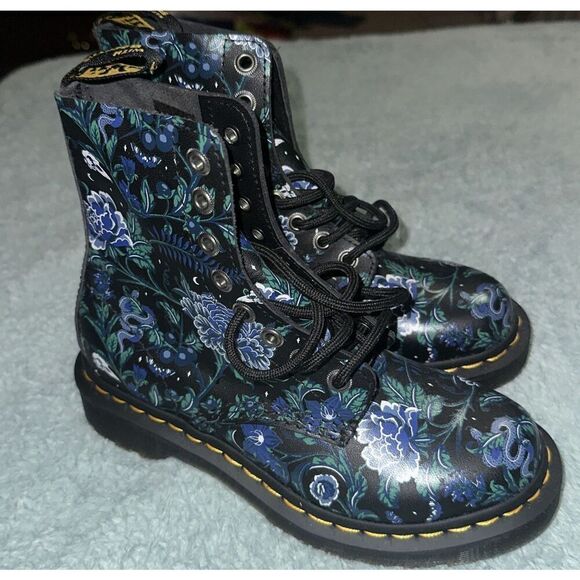 Dr Martens NEW 1460 Women's Boots Size US 5 Pascal Mystic Floral Lace up Black - Picture 1 of 9
